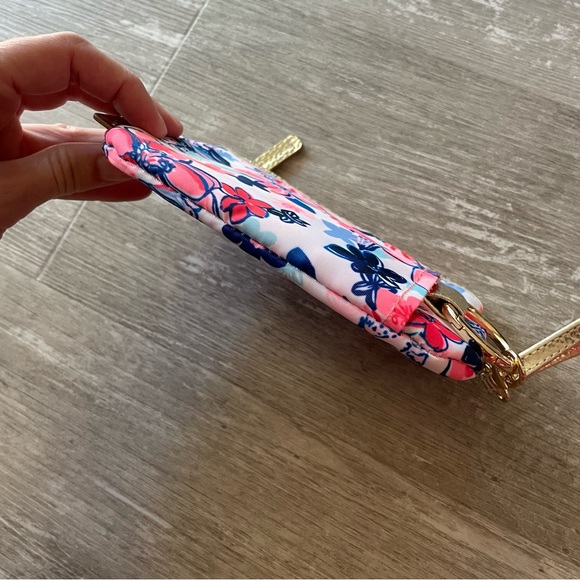 Lilly Pulitzer Printed Zip Top Wallet in Resort White Party Like A Lobstar - Picture 11 of 11